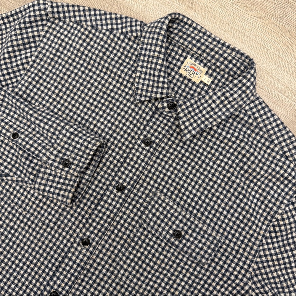 Faherty Legend Sweater Shirt Mens L Blue Gingham Plaid Button Front Soft